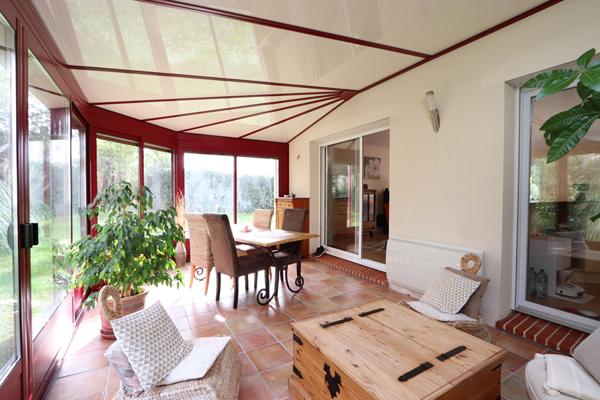 Maison de plain-pied de 140 m², non mitoyenne, sur terrain de 1654 m²