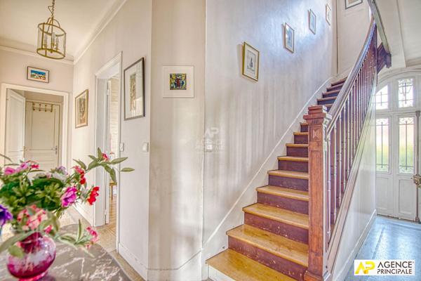 Le Chesnay limite Versailles Maison 12 pièces 360 m² au sol sur parcelle de 375 m² 1 985 000 € **  - Référence  28041