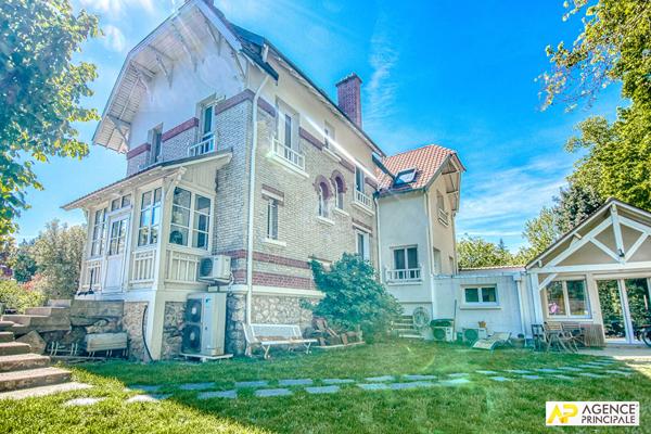 Versailles Montreuil Maison 8 pièces 6 chambres 268 m² au sol avec garage et studio indépendant de 27 m² habitables 2 080 000 € **  - Référence  28039