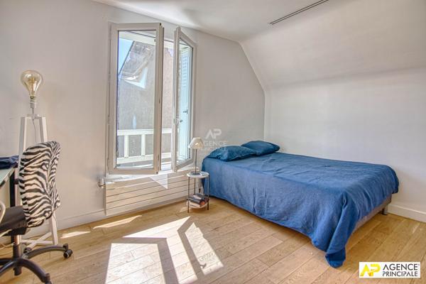 Versailles Montreuil Maison 8 pièces 6 chambres 268 m² au sol avec garage et studio indépendant de 27 m² habitables 2 080 000 € **  - Référence  28039