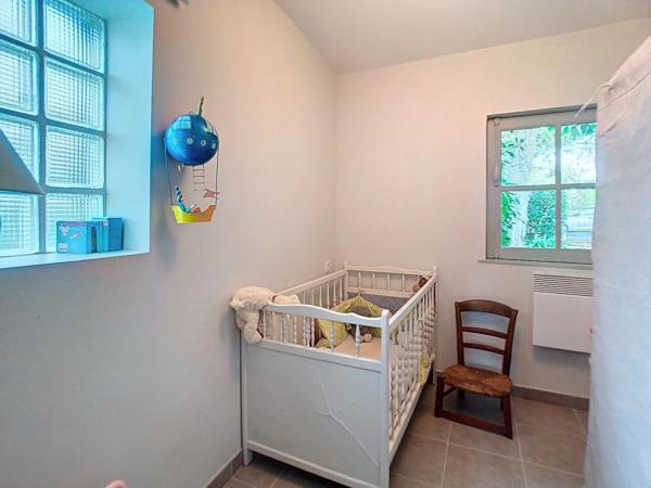 Belle longère à vendre sur les Bords de Loire dans un cadre bucolique offrant de beaux volumes et un joli jardin entièrement clos au calme