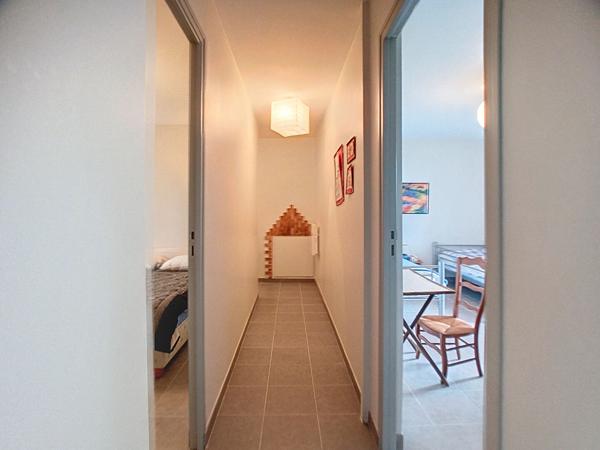 Belle longère à vendre sur les Bords de Loire dans un cadre bucolique offrant de beaux volumes et un joli jardin entièrement clos au calme