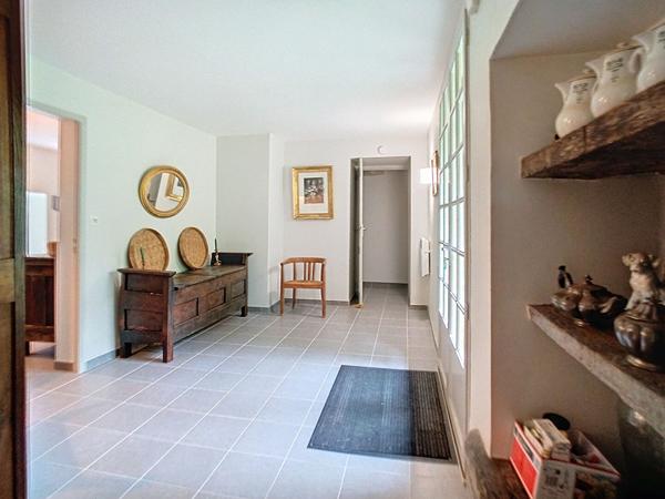 Belle longère à vendre sur les Bords de Loire dans un cadre bucolique offrant de beaux volumes et un joli jardin entièrement clos au calme