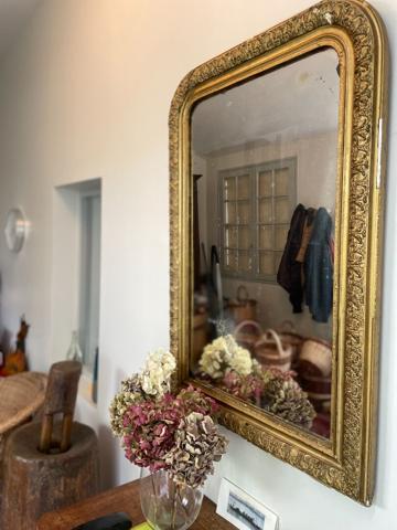 Belle longère à vendre sur les Bords de Loire dans un cadre bucolique offrant de beaux volumes et un joli jardin entièrement clos au calme
