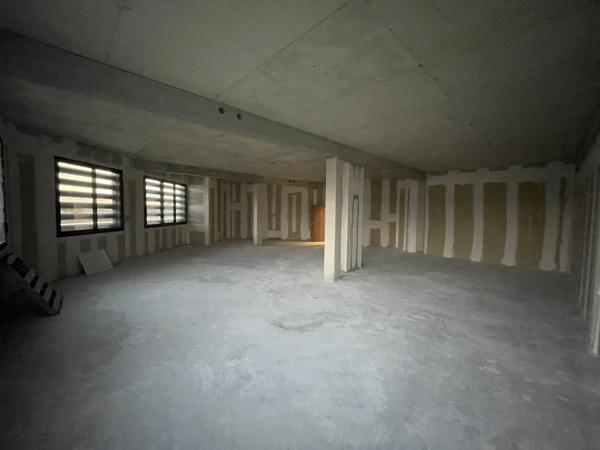 BUREAUX A LA LOCATION - AXE PASSANT