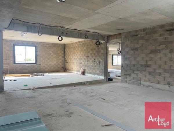 BUREAUX A LA LOCATION - AXE PASSANT