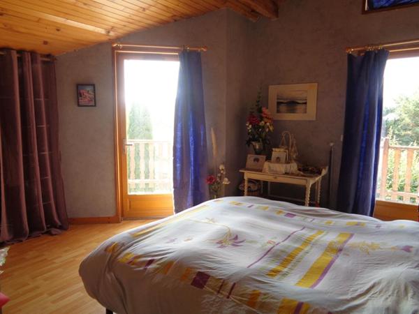 Coubon(43), maison de 240 m2 habitables, 4 chambres sur 1440 m2 de terrain