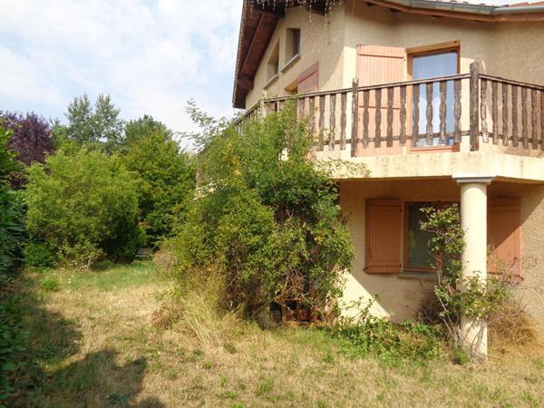 Coubon(43), maison de 240 m2 habitables, 4 chambres sur 1440 m2 de terrain