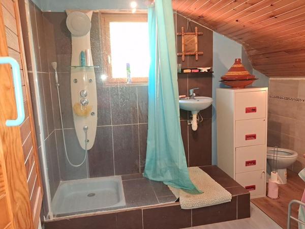 Coubon(43), maison de 240 m2 habitables, 4 chambres sur 1440 m2 de terrain