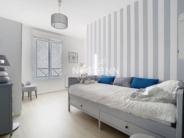 A vendre proche secteur Nazareth, maison 3 chambres, cuisine ouverte aménagée équipée, terrasse, jardin clos, garage.