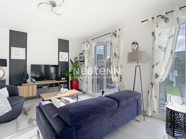 A vendre proche secteur Nazareth, maison 3 chambres, cuisine ouverte aménagée équipée, terrasse, jardin clos, garage.