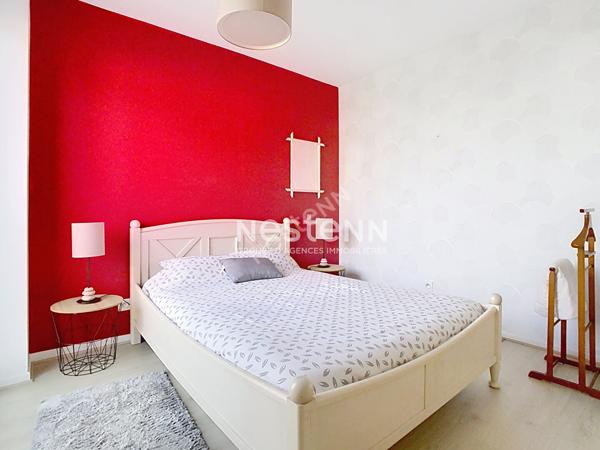 A vendre proche secteur Nazareth, maison 3 chambres, cuisine ouverte aménagée équipée, terrasse, jardin clos, garage.