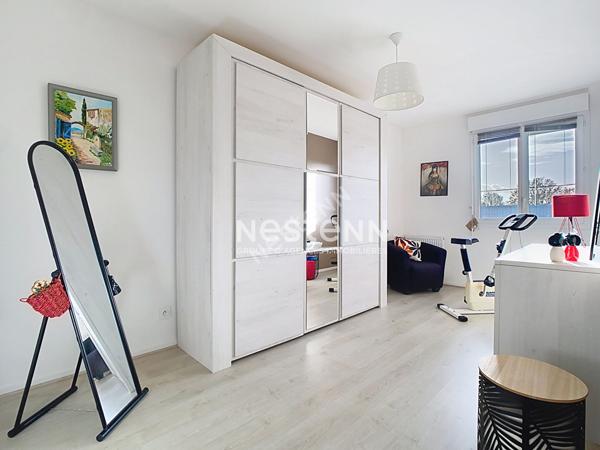 A vendre proche secteur Nazareth, maison 3 chambres, cuisine ouverte aménagée équipée, terrasse, jardin clos, garage.