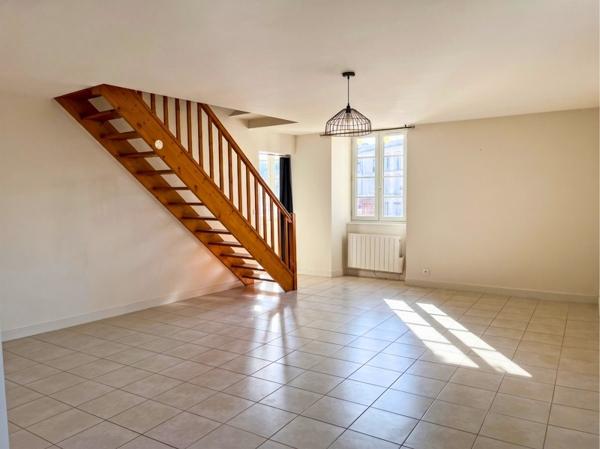Immeuble à vendre 286 740 € Jonzac 201 m² DPE D