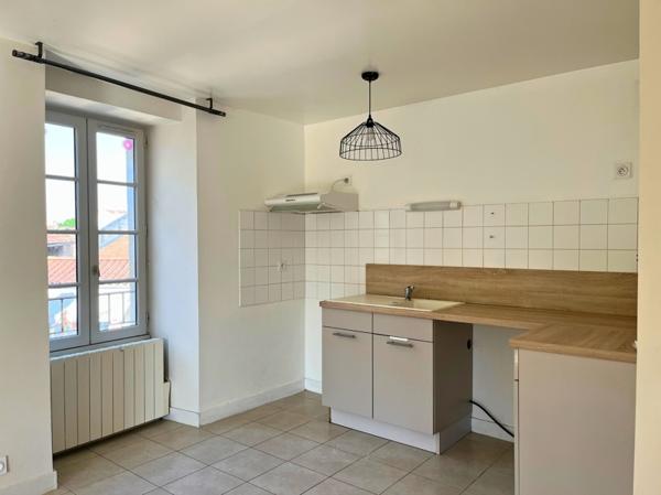 Immeuble à vendre 286 740 € Jonzac 201 m² DPE D