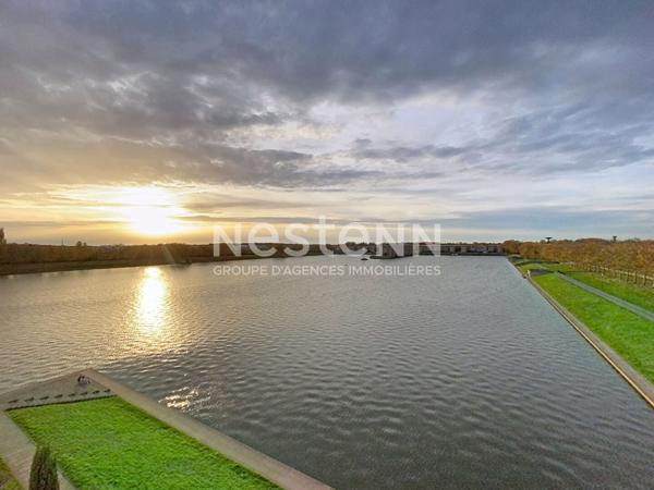 A VENDRE ! Duplex dernier étage Voisins Le Bretonneux 5 pièces 117.82 m², 4 places de parking et 1 cave.