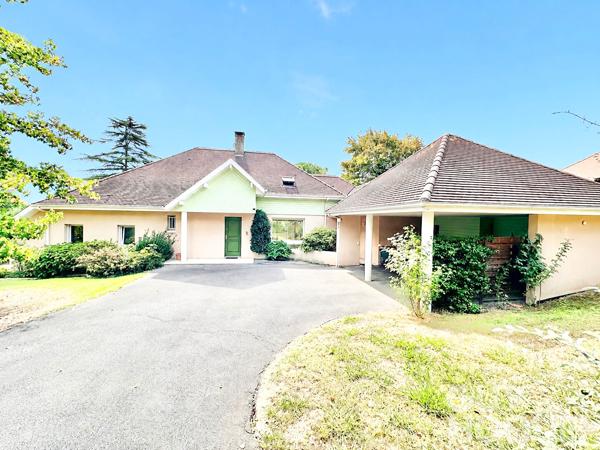Maison d'architecte avec vue Pyrénées à proximité immédiate du centre ville d'Orthez