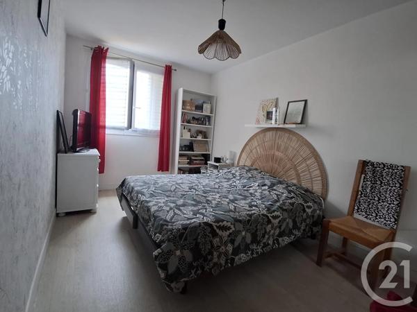 Appartement F4 à vendre  4 pièces - 72,41 m 2   GRANVILLE  - 50