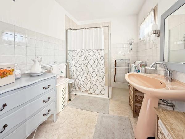 Dept de la Vienne (86) Maison de plain pieds à vendre de 8 pièces CHATELLERAULT (86)