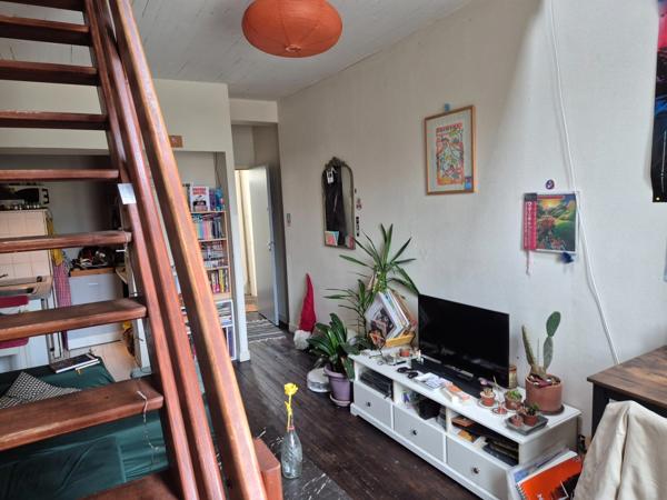Appartement T2 en résidence sécurisée, face Hôtel de Ville, proche tous commerces et transport.