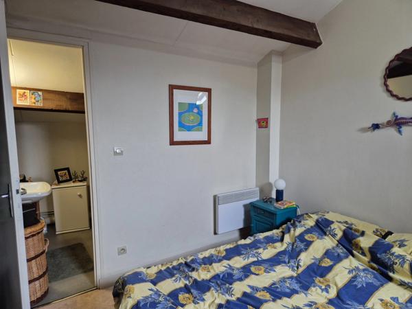 Appartement T2 en résidence sécurisée, face Hôtel de Ville, proche tous commerces et transport.