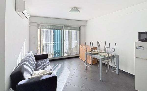 Appartement à louer    2 pièces •  Juan-les-Pins - Antibes