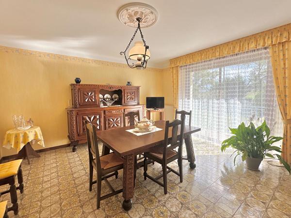 MAISON  8 PIECES DE 169 M2 SUR SOUS-SOL AMENAGEABLE + GARAGE