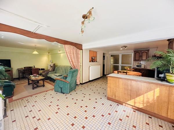 MAISON  8 PIECES DE 169 M2 SUR SOUS-SOL AMENAGEABLE + GARAGE