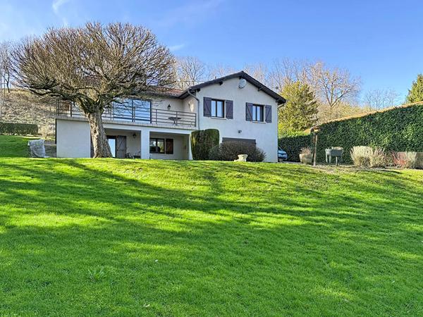 Belle maison à Mollon avec vue dégagée, 3 chambres, sous sol complet sur un terrain de 1774m².