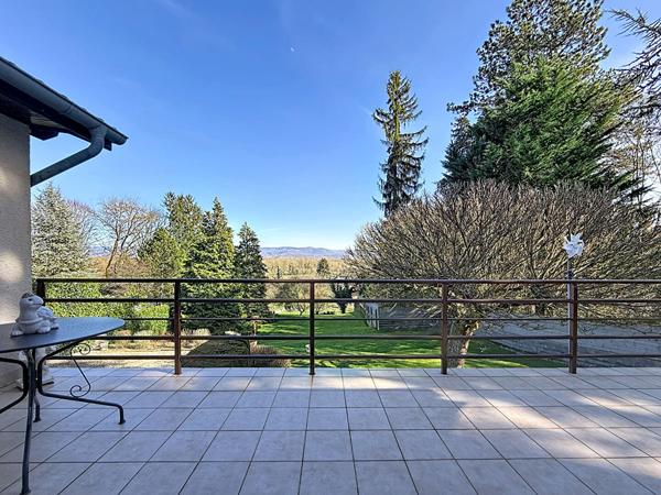 Belle maison à Mollon avec vue dégagée, 3 chambres, sous sol complet sur un terrain de 1774m².