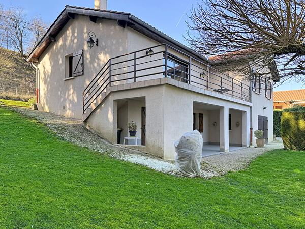 Belle maison à Mollon avec vue dégagée, 3 chambres, sous sol complet sur un terrain de 1774m².