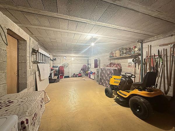 Belle maison à Mollon avec vue dégagée, 3 chambres, sous sol complet sur un terrain de 1774m².