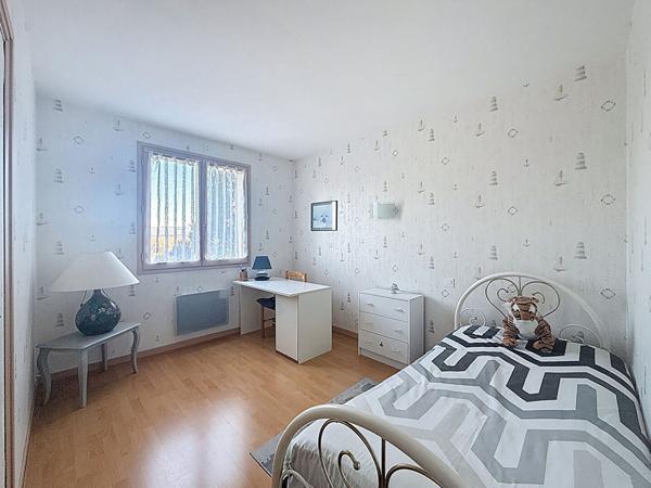 Belle maison à Mollon avec vue dégagée, 3 chambres, sous sol complet sur un terrain de 1774m².