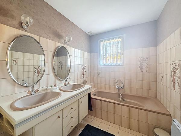 Belle maison à Mollon avec vue dégagée, 3 chambres, sous sol complet sur un terrain de 1774m².