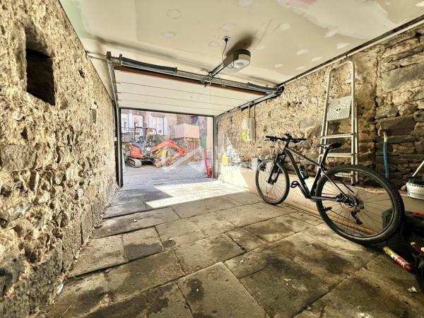 Maison de ville de type 3 avec garage, terrasse et jardinet