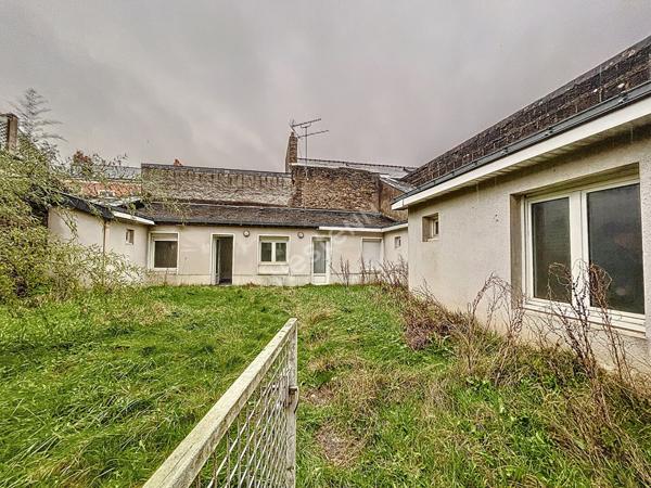 Nantes Talensac : Batiment de 3 studios avec jardin