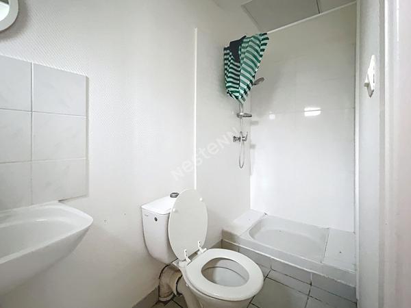 Nantes Talensac : Batiment de 3 studios avec jardin