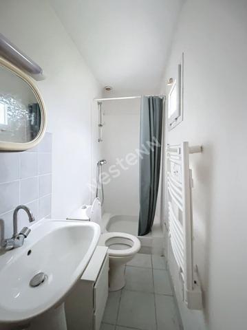 Nantes Talensac : Batiment de 3 studios avec jardin