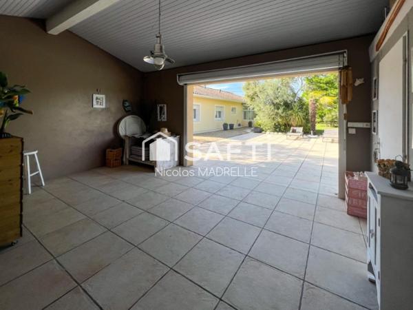 Maison 6 pièces 150 m2 parc, piscine, pool house