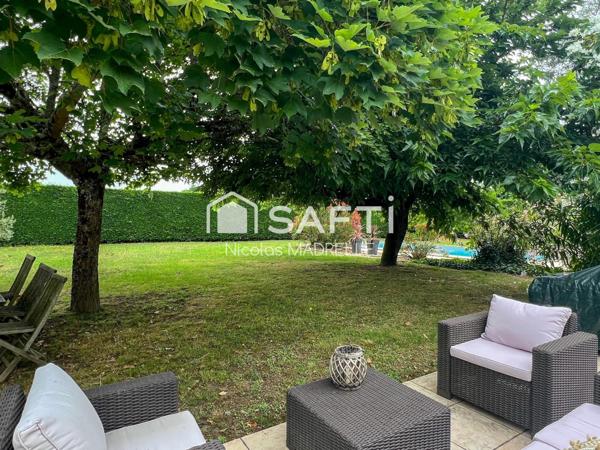 Maison 6 pièces 150 m2 parc, piscine, pool house