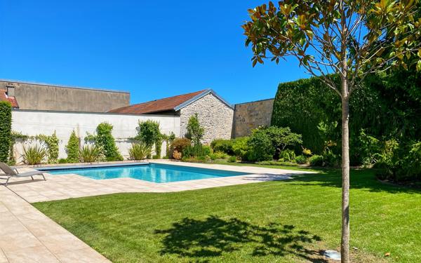 Maison à vendre    7 pièces • 346 m2 Oyonnax