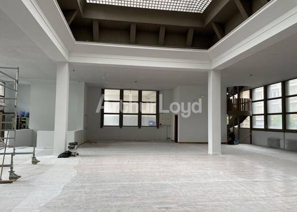 IMMEUBLE INDÉPENDANT HAUT DE GAMME DIVISÉ EN BUREAUX ET SHOWROOM, EN CENTRE-VILLE DE BOULOGNE SUR MER ET BÉNÉFICIANT DE PARKINGS PRIVATIFS