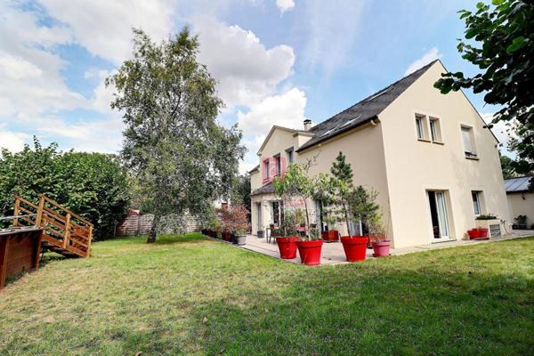 Maison Sainte-Geneviève-des-Bois 10 pièces 250 m2