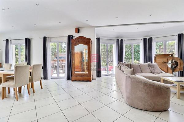 Maison Sainte-Geneviève-des-Bois 10 pièces 250 m2