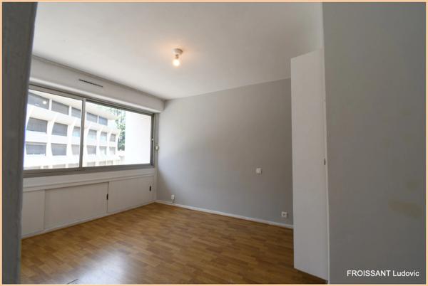 Bagnols-sur-cèze, Appartement à vendre 3 pièces 68 m² , dont 2 chambres et une cuisine séparée