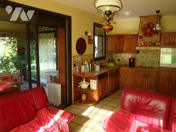 MARCILLAC VALLON : villa T4, 100 m2 sur un terrain de 500 m2.  Proche commodités.