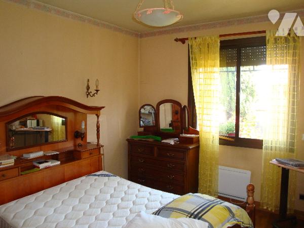 MARCILLAC VALLON : villa T4, 100 m2 sur un terrain de 500 m2.  Proche commodités.