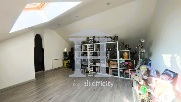Maison
         5 pièces
        - 114 m² Exclusivité 215 000 € *