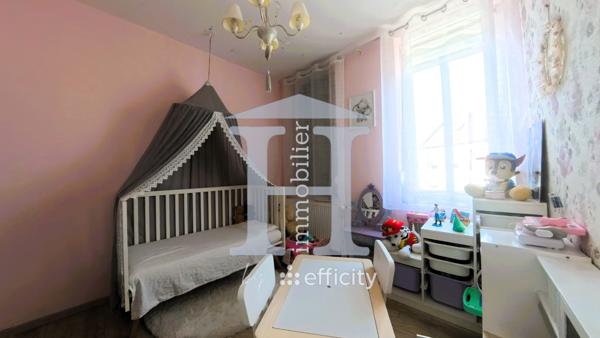 Maison
         5 pièces
        - 114 m² Exclusivité 215 000 € *