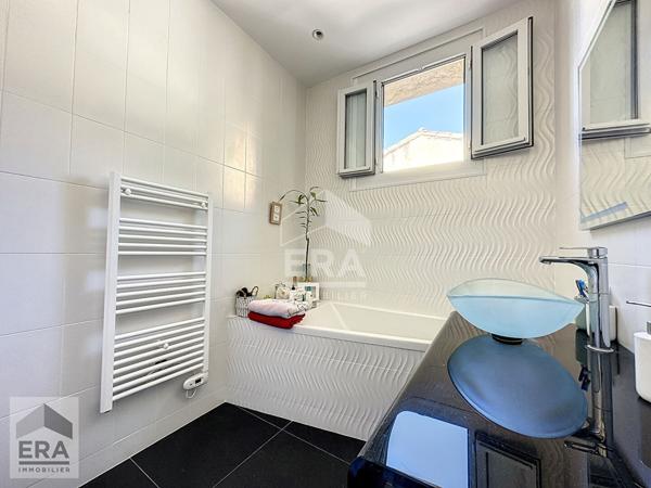 A vendre Marseille 13013 Immeuble  T4 cour privative + 2 Type 2 loués, rentabilité locative